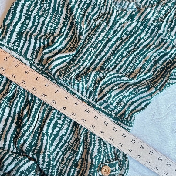 Anthropologie Ett Twa Safari V Neck Short Romper Green white Stripes (Sโฆ - Picture 13 of 14